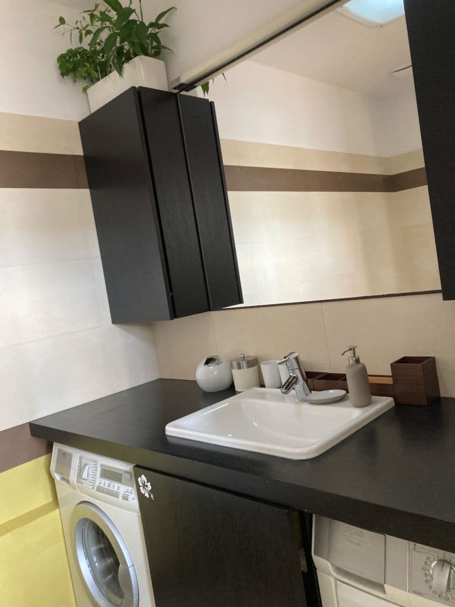 1 bedroom with open-plan kitchen flat to rent, 56 m², U Náměstí, Dolní Břežany, Středočeský Region 1 bedroom with open-plan kitchen flat to rent, 56 m², U Náměstí, Dolní Břežany, Středočeský Region
