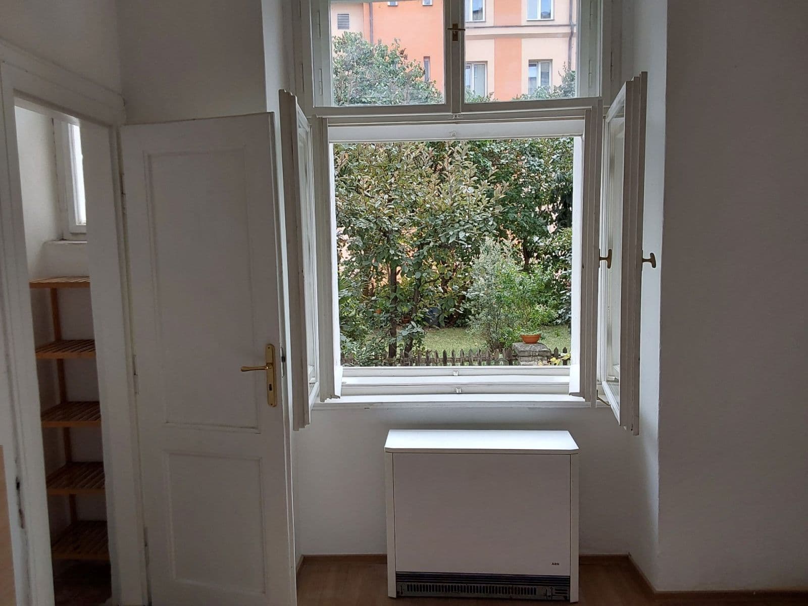 1 bedroom with open-plan kitchen flat to rent, 42 m², Madridská, Prague, Prague 1 bedroom with open-plan kitchen flat to rent, 42 m², Madridská, Prague, Prague