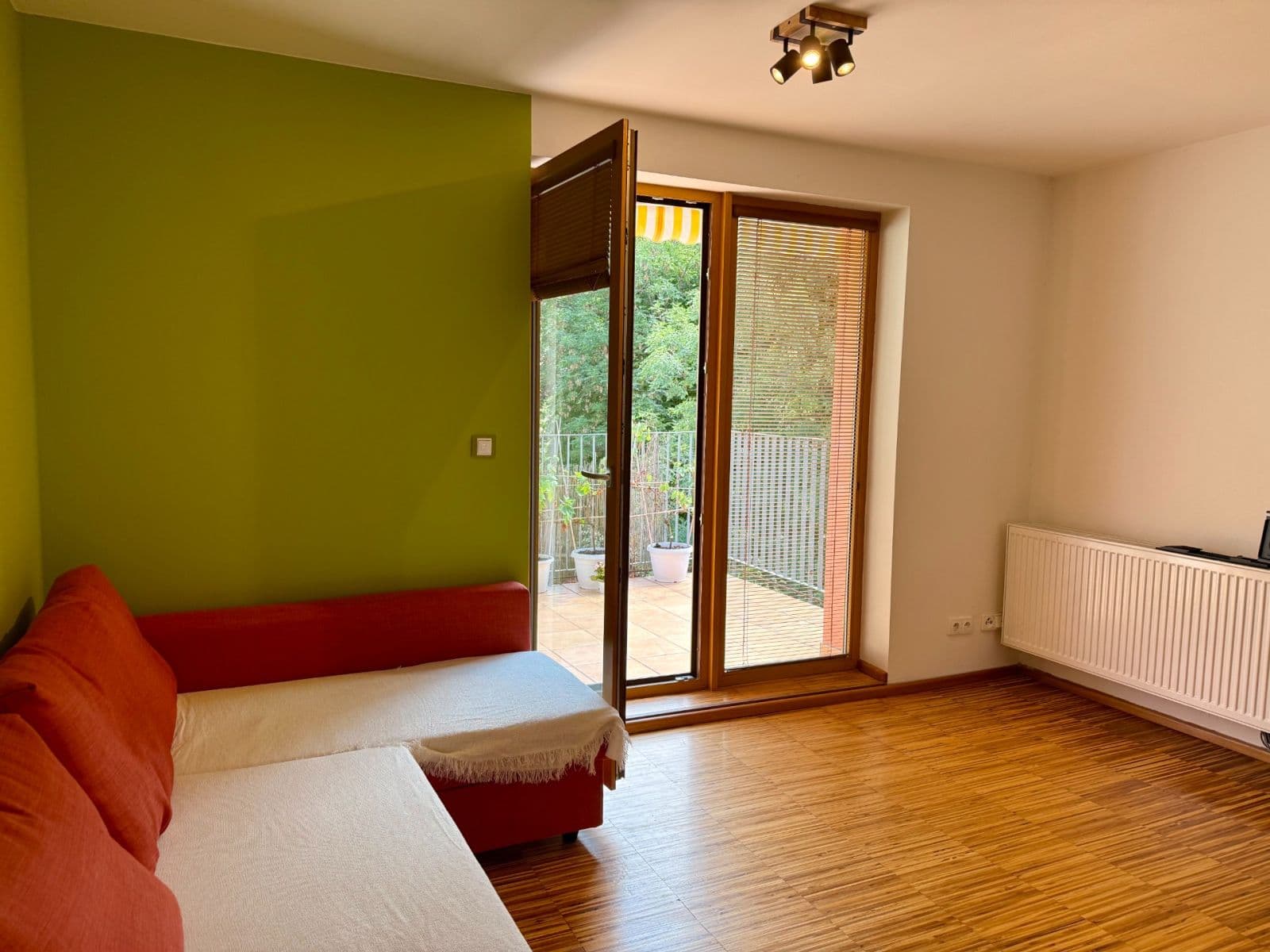 1 bedroom with open-plan kitchen flat to rent, 62 m², Bořivojova, Prague, Prague 1 bedroom with open-plan kitchen flat to rent, 62 m², Bořivojova, Prague, Prague