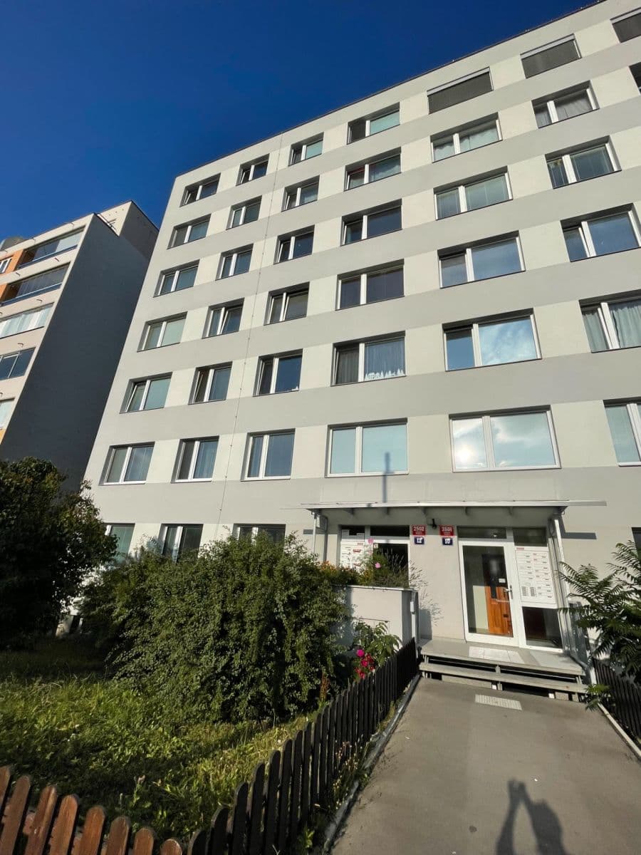 2 bedroom with open-plan kitchen flat to rent, 73 m², Pavrovského, Prague, Prague 2 bedroom with open-plan kitchen flat to rent, 73 m², Pavrovského, Prague, Prague