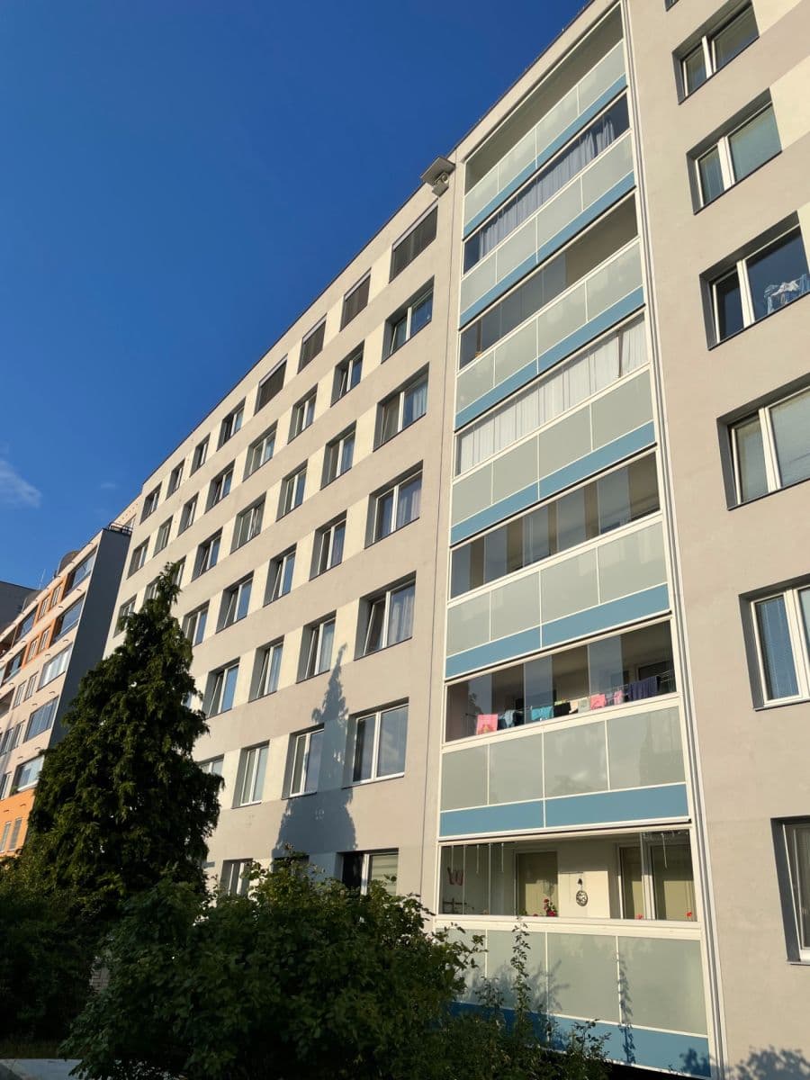 2 bedroom with open-plan kitchen flat to rent, 73 m², Pavrovského, Prague, Prague 2 bedroom with open-plan kitchen flat to rent, 73 m², Pavrovského, Prague, Prague