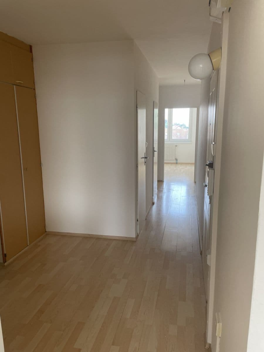2 bedroom with open-plan kitchen flat to rent, 73 m², Pavrovského, Prague, Prague 2 bedroom with open-plan kitchen flat to rent, 73 m², Pavrovského, Prague, Prague