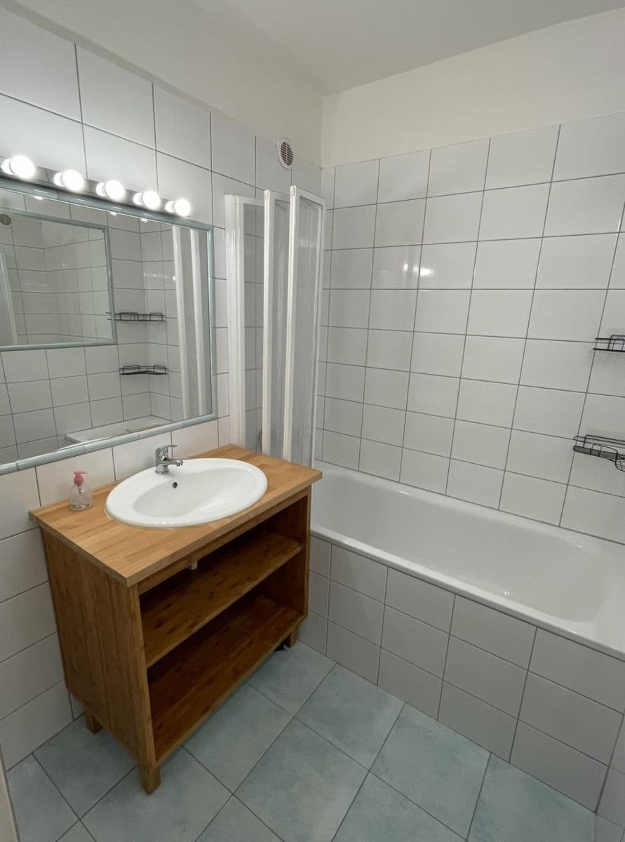 2 bedroom with open-plan kitchen flat to rent, 73 m², Pavrovského, Prague, Prague 2 bedroom with open-plan kitchen flat to rent, 73 m², Pavrovského, Prague, Prague