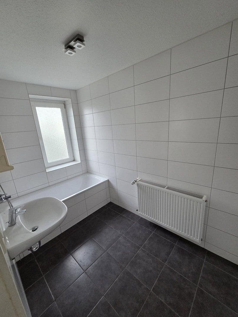 2 bedroom with open-plan kitchen flat to rent, 112 m², Zeitz, Saxony-Anhalt 2 bedroom with open-plan kitchen flat to rent, 112 m², Zeitz, Saxony-Anhalt