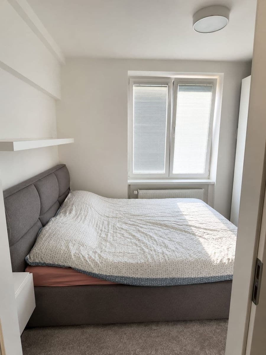 1 bedroom with open-plan kitchen flat to rent, 43 m², Osadní, Prague, Prague 1 bedroom with open-plan kitchen flat to rent, 43 m², Osadní, Prague, Prague