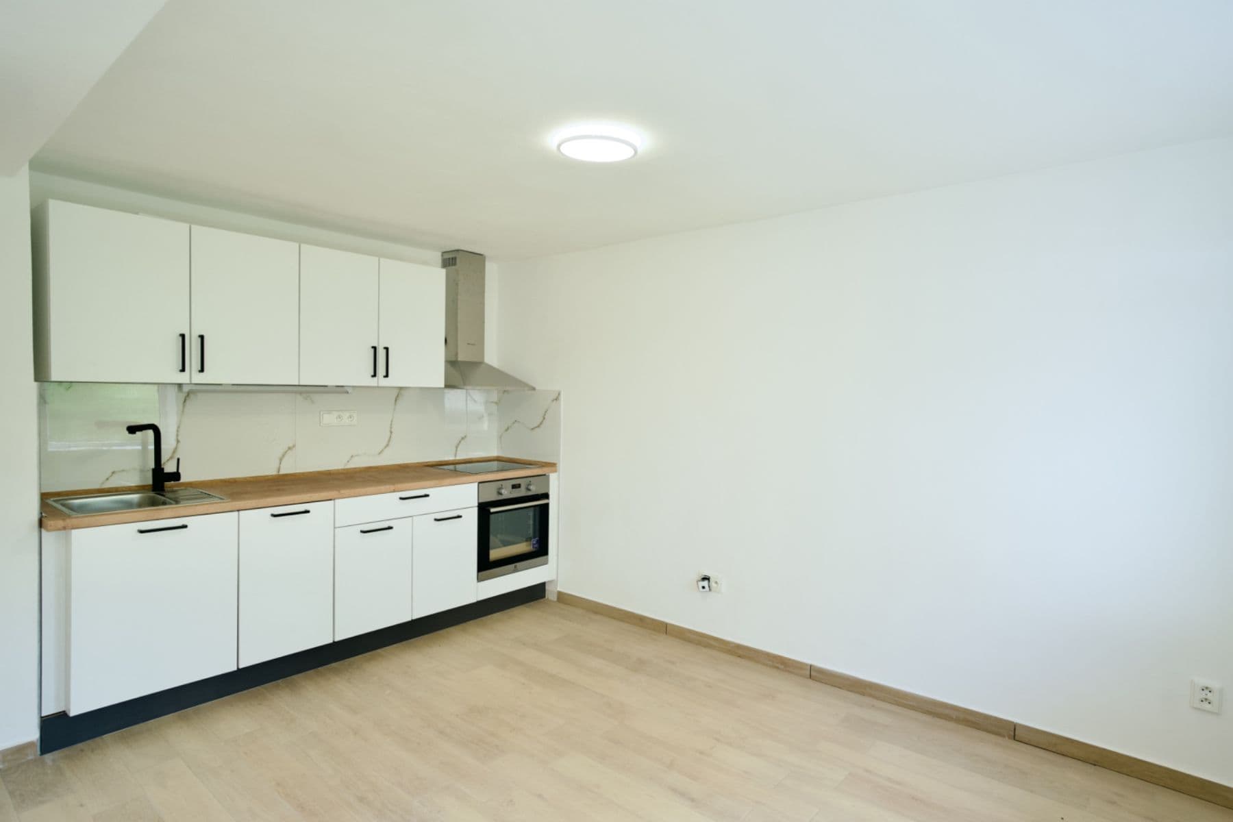 1 bedroom with open-plan kitchen flat to rent, 42 m², Jiráskova, Hostivice, Středočeský Region 1 bedroom with open-plan kitchen flat to rent, 42 m², Jiráskova, Hostivice, Středočeský Region