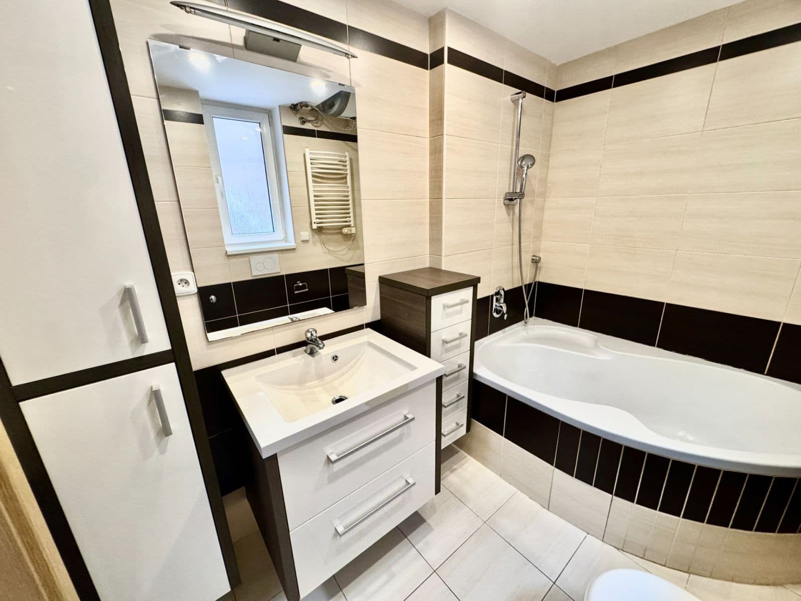 1 bedroom with open-plan kitchen flat to rent, 46 m², Biskupcova, Prague, Prague 1 bedroom with open-plan kitchen flat to rent, 46 m², Biskupcova, Prague, Prague