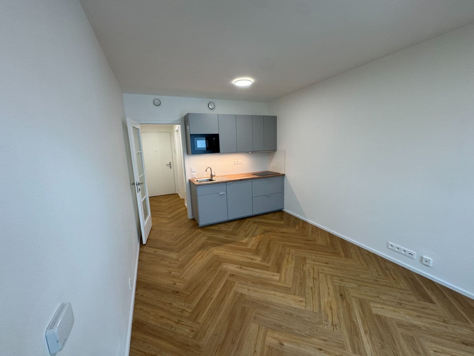 Studio flat to rent, 23 m², Plzeňská, Prague, Prague Studio flat to rent, 23 m², Plzeňská, Prague, Prague