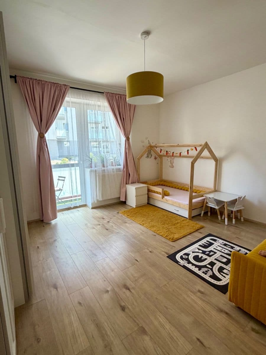 1 bedroom with open-plan kitchen flat to rent, 65 m², Maru Špačkové, Rakovník, Středočeský Region 1 bedroom with open-plan kitchen flat to rent, 65 m², Maru Špačkové, Rakovník, Středočeský Region
