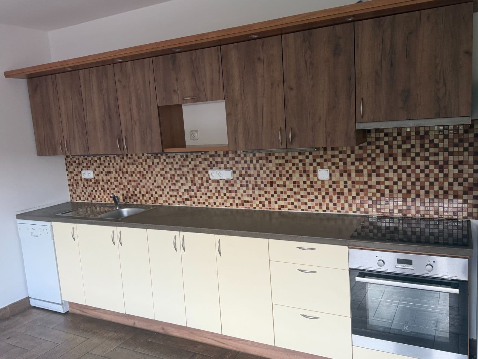 2 bedroom with open-plan kitchen flat to rent, 61 m², Na Lhotkách, Prague, Prague 2 bedroom with open-plan kitchen flat to rent, 61 m², Na Lhotkách, Prague, Prague