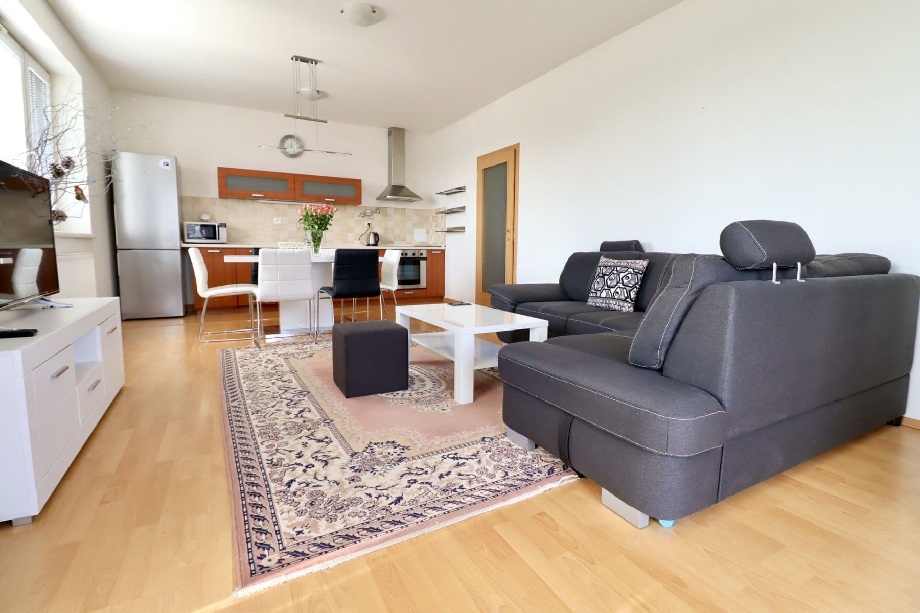 1 bedroom with open-plan kitchen flat to rent, 64 m², Za zámečkem, Prague, Prague 1 bedroom with open-plan kitchen flat to rent, 64 m², Za zámečkem, Prague, Prague