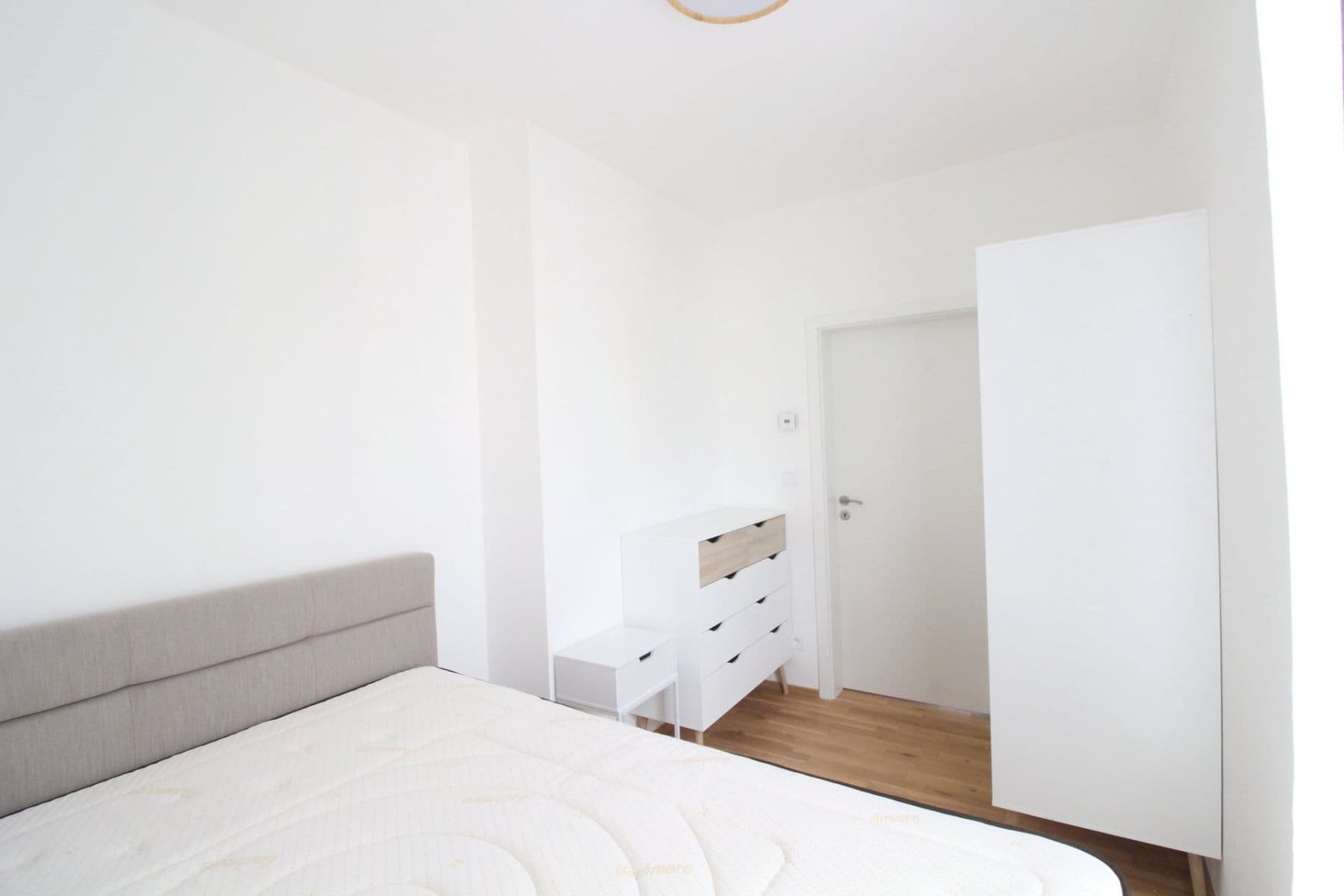 1 bedroom with open-plan kitchen flat to rent, 38 m², Nad Rokoskou, Prague, Prague 1 bedroom with open-plan kitchen flat to rent, 38 m², Nad Rokoskou, Prague, Prague