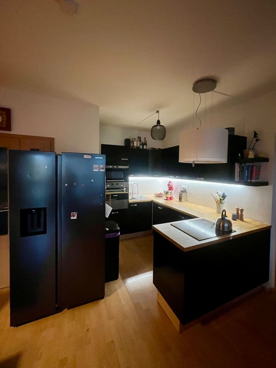 2 bedroom with open-plan kitchen flat to rent, 79 m², Nepelova, Prague, Prague 2 bedroom with open-plan kitchen flat to rent, 79 m², Nepelova, Prague, Prague