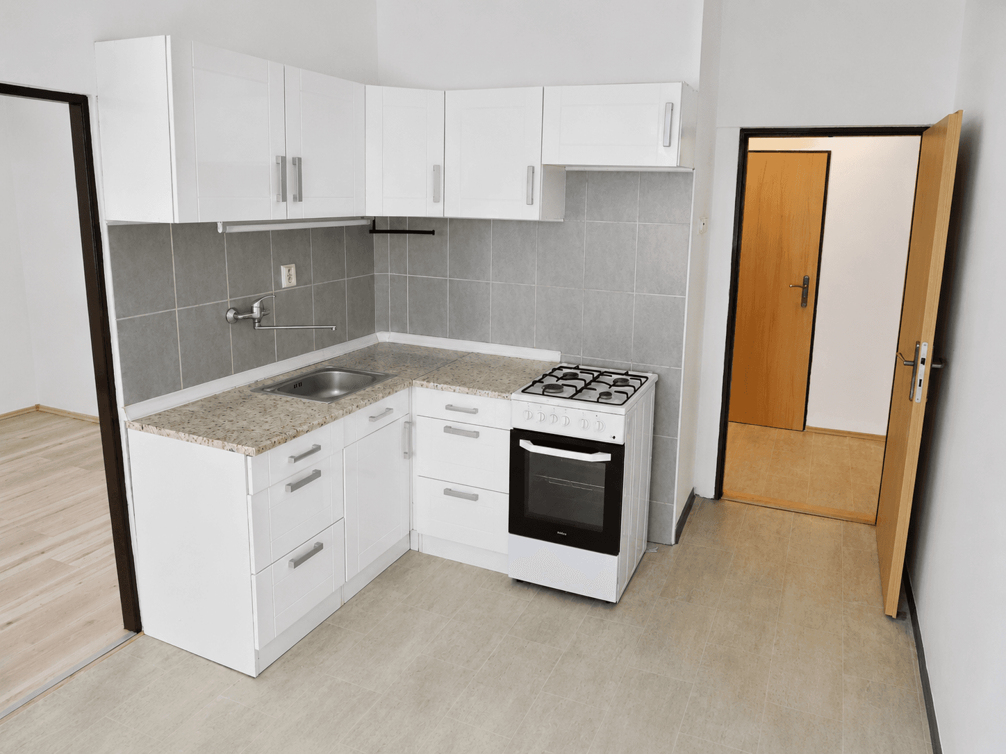 1 bedroom with open-plan kitchen flat for sale, 37 m², Vrchlického, Prague, Prague 1 bedroom with open-plan kitchen flat for sale, 37 m², Vrchlického, Prague, Prague