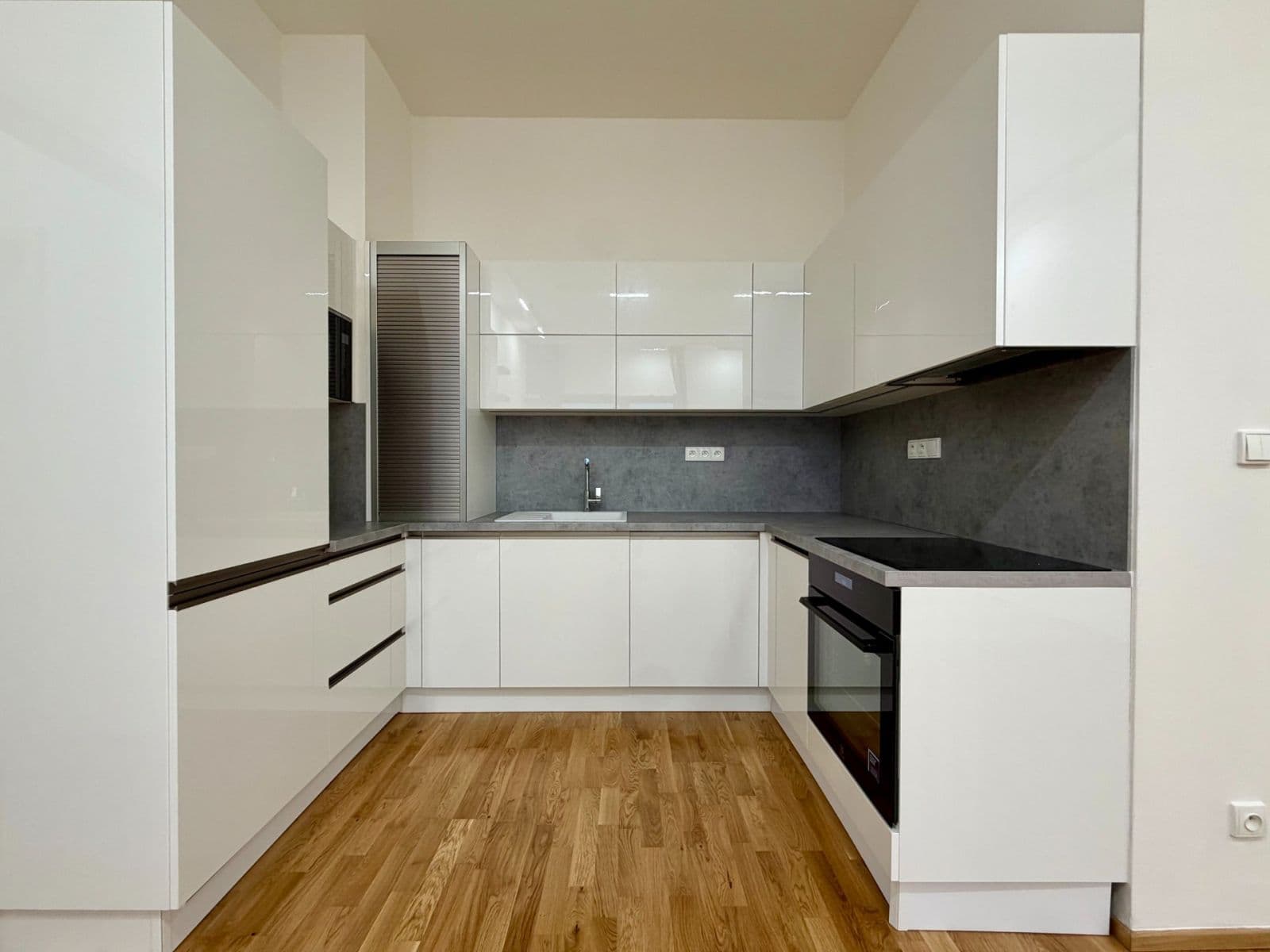 2 bedroom with open-plan kitchen flat to rent, 73 m², Opuštěná, Brno, Jihomoravský Region 2 bedroom with open-plan kitchen flat to rent, 73 m², Opuštěná, Brno, Jihomoravský Region
