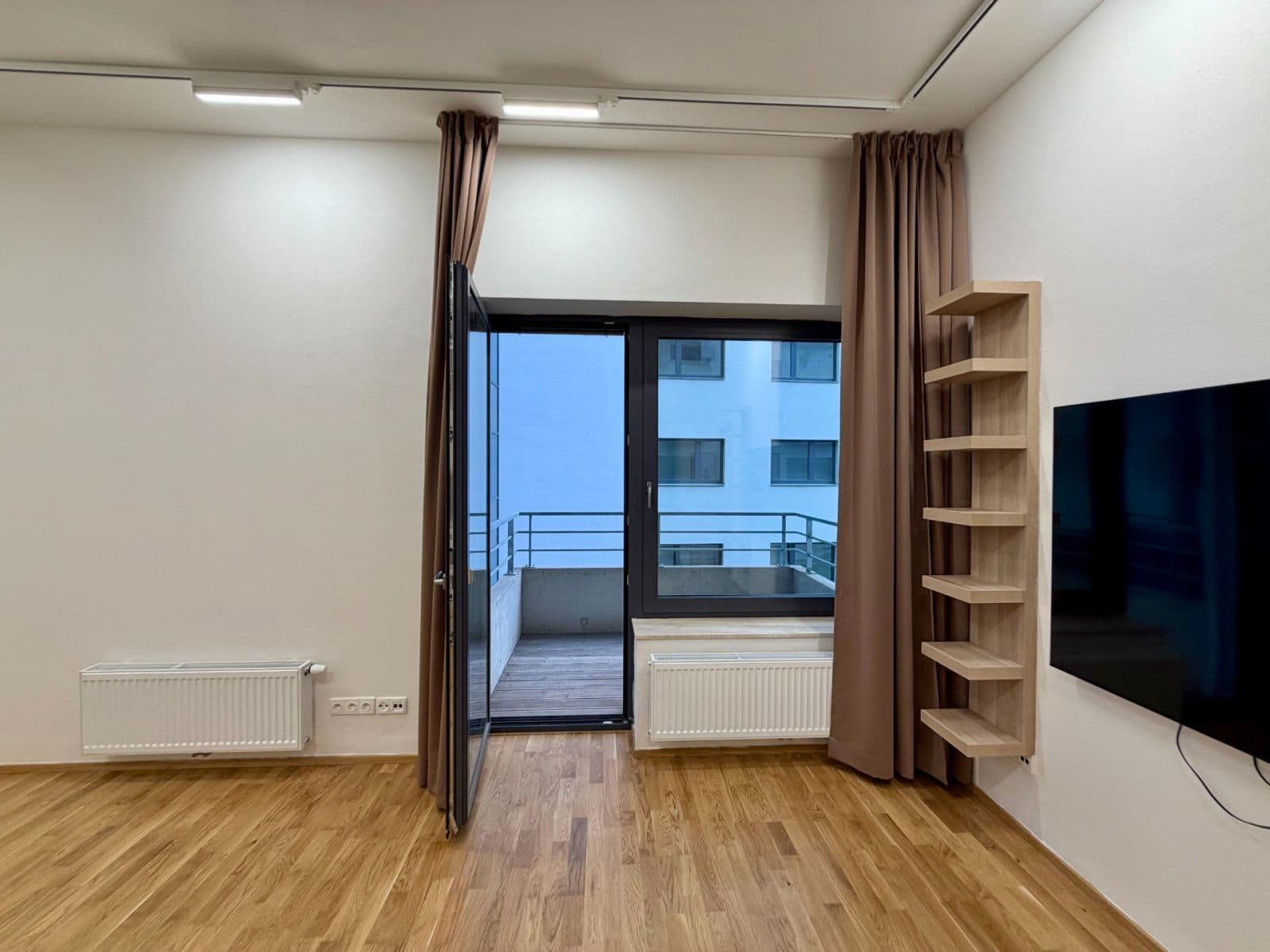 2 bedroom with open-plan kitchen flat to rent, 73 m², Opuštěná, Brno, Jihomoravský Region 2 bedroom with open-plan kitchen flat to rent, 73 m², Opuštěná, Brno, Jihomoravský Region