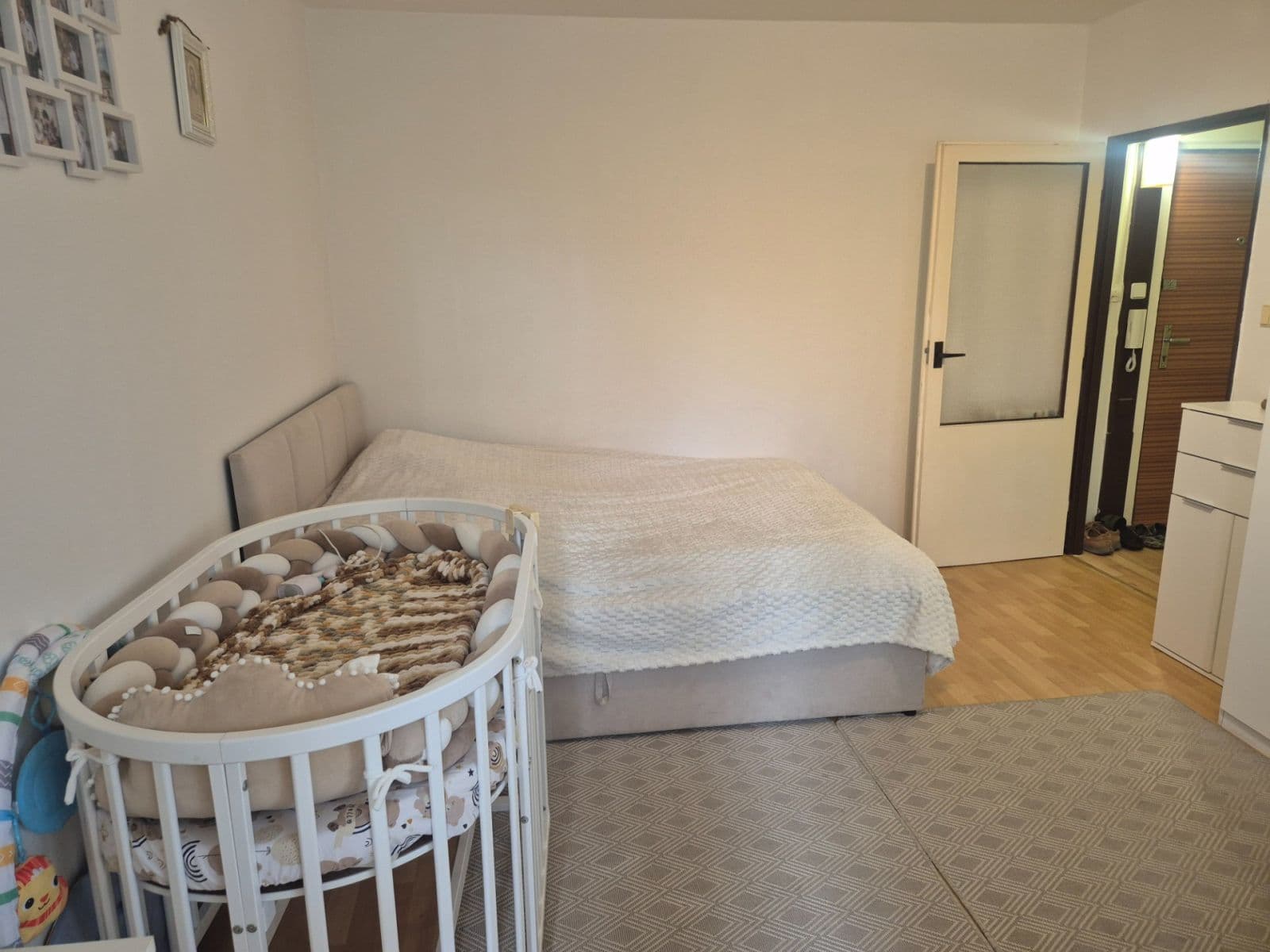 Studio flat to rent, 26 m², Všehlušická, Slaný, Středočeský Region Studio flat to rent, 26 m², Všehlušická, Slaný, Středočeský Region