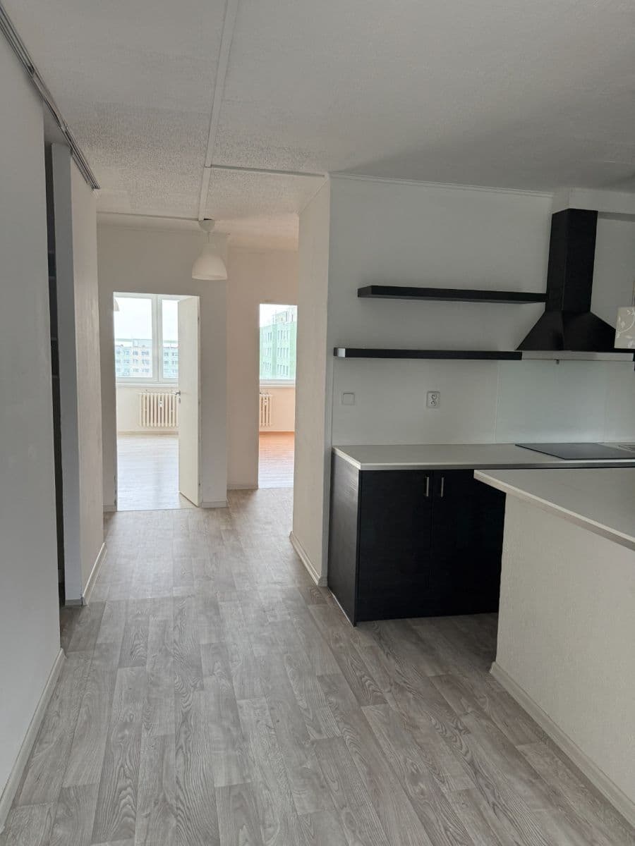 3 bedroom with open-plan kitchen flat to rent, 92 m², Augustinova, Prague, Prague 3 bedroom with open-plan kitchen flat to rent, 92 m², Augustinova, Prague, Prague