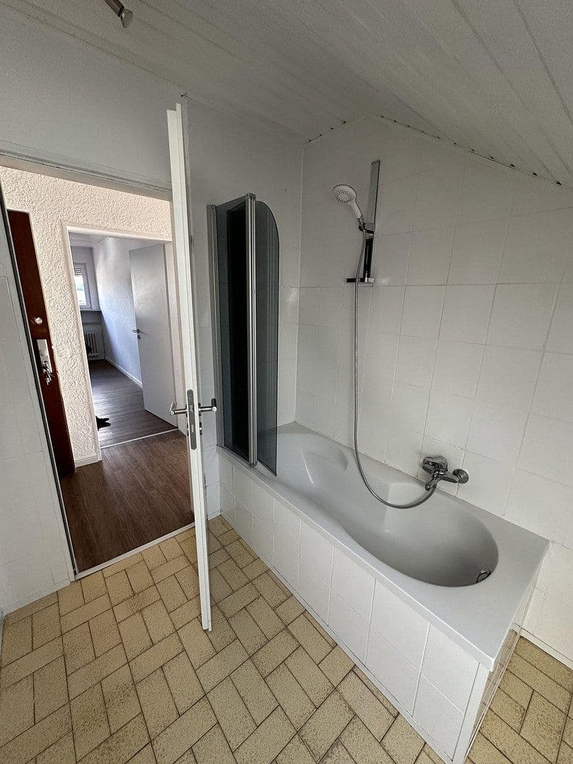 1 bedroom with open-plan kitchen flat to rent, 72 m², Im kleinen Weinberg, Ortenberg, Hesse 1 bedroom with open-plan kitchen flat to rent, 72 m², Im kleinen Weinberg, Ortenberg, Hesse