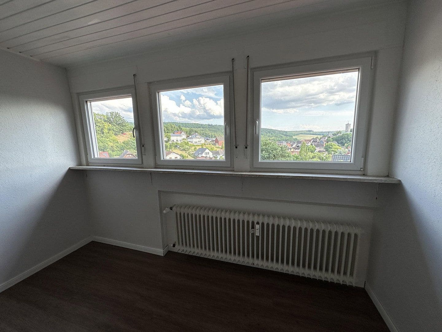 1 bedroom with open-plan kitchen flat to rent, 72 m², Im kleinen Weinberg, Ortenberg, Hesse 1 bedroom with open-plan kitchen flat to rent, 72 m², Im kleinen Weinberg, Ortenberg, Hesse