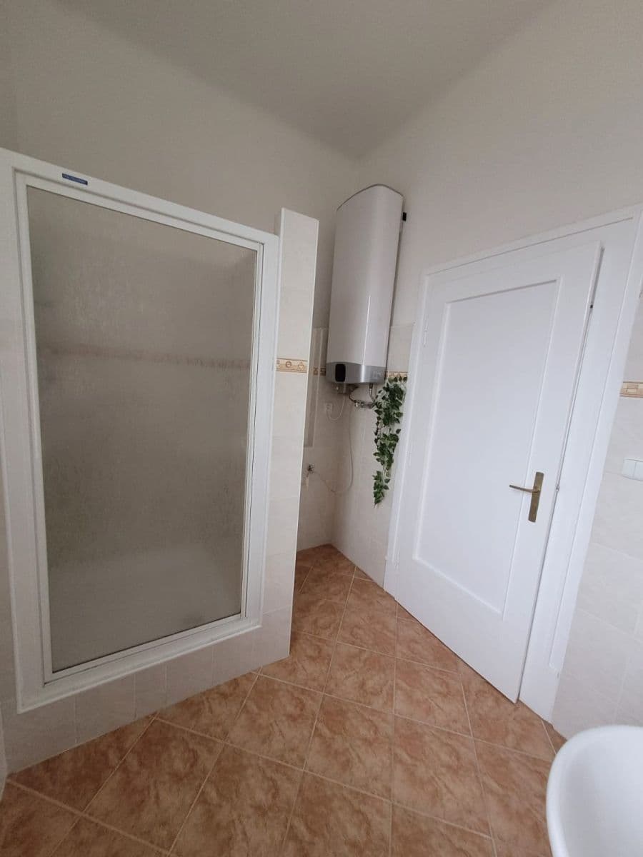 2 bedroom flat to rent, 68 m², Pod Rovinou, Prague, Prague 2 bedroom flat to rent, 68 m², Pod Rovinou, Prague, Prague