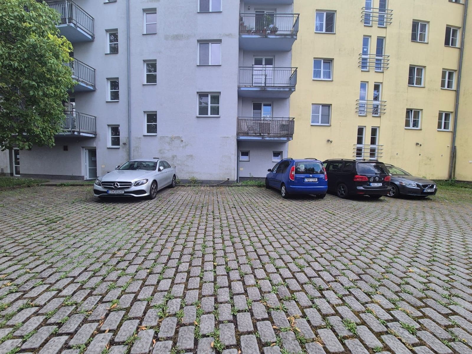 Studio flat to rent, 40 m², Suchdolské náměstí, Prague, Prague Studio flat to rent, 40 m², Suchdolské náměstí, Prague, Prague