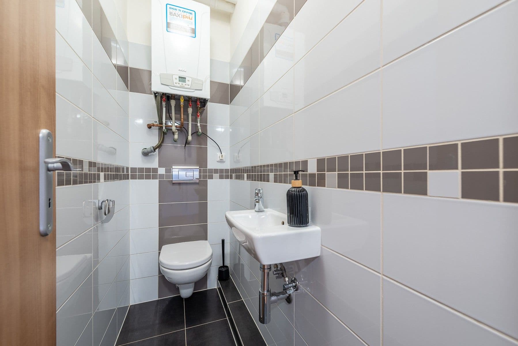 Studio flat to rent, 34 m², Holandská, Prague, Prague Studio flat to rent, 34 m², Holandská, Prague, Prague