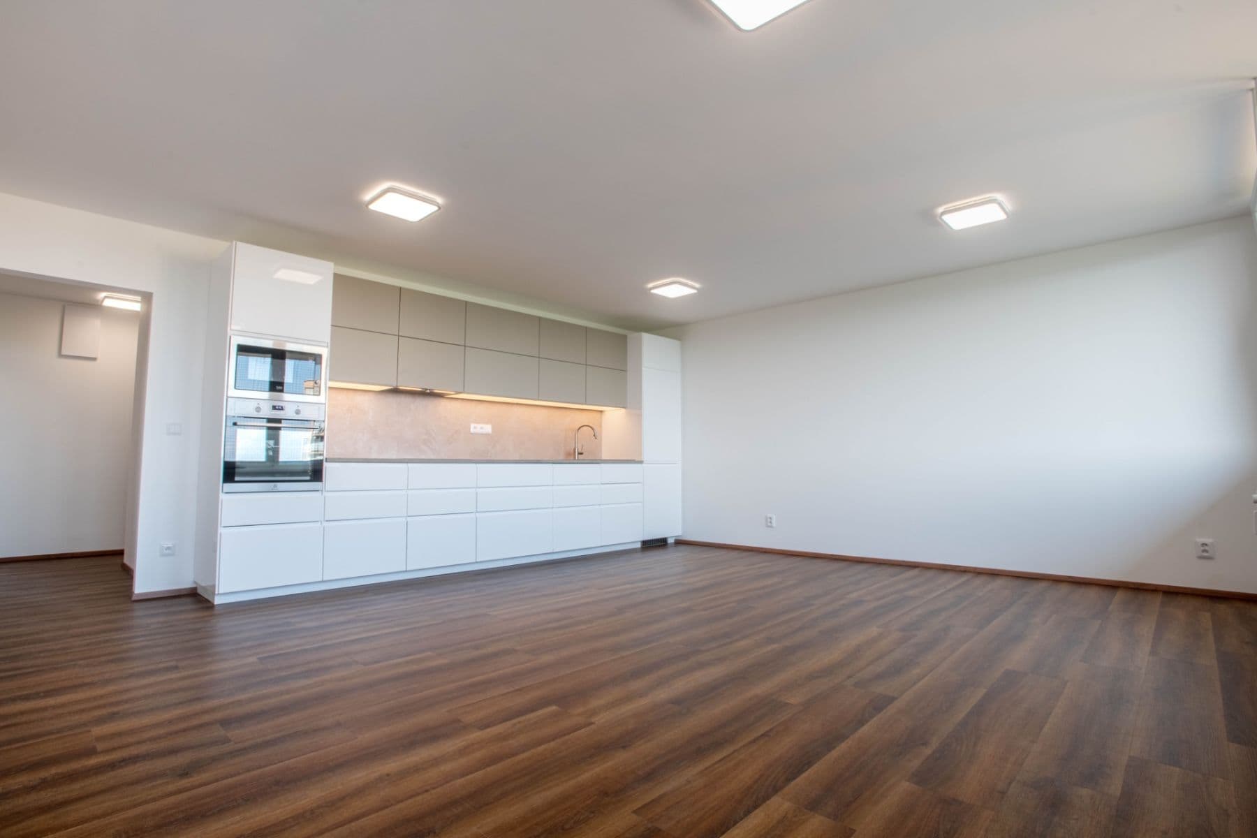 2 bedroom with open-plan kitchen flat for sale, 85 m², Doležalova, Prague, Prague 2 bedroom with open-plan kitchen flat for sale, 85 m², Doležalova, Prague, Prague