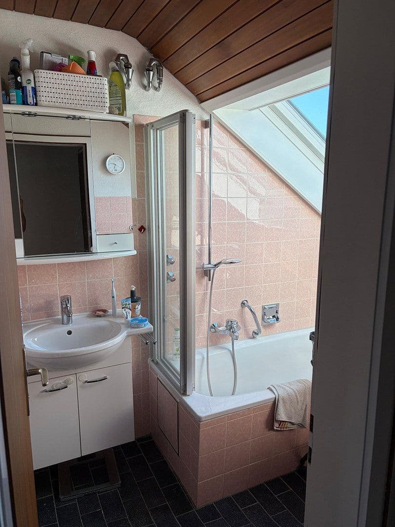 2 bedroom with open-plan kitchen flat to rent, 90 m², Stuttgart, Baden-Württemberg 2 bedroom with open-plan kitchen flat to rent, 90 m², Stuttgart, Baden-Württemberg