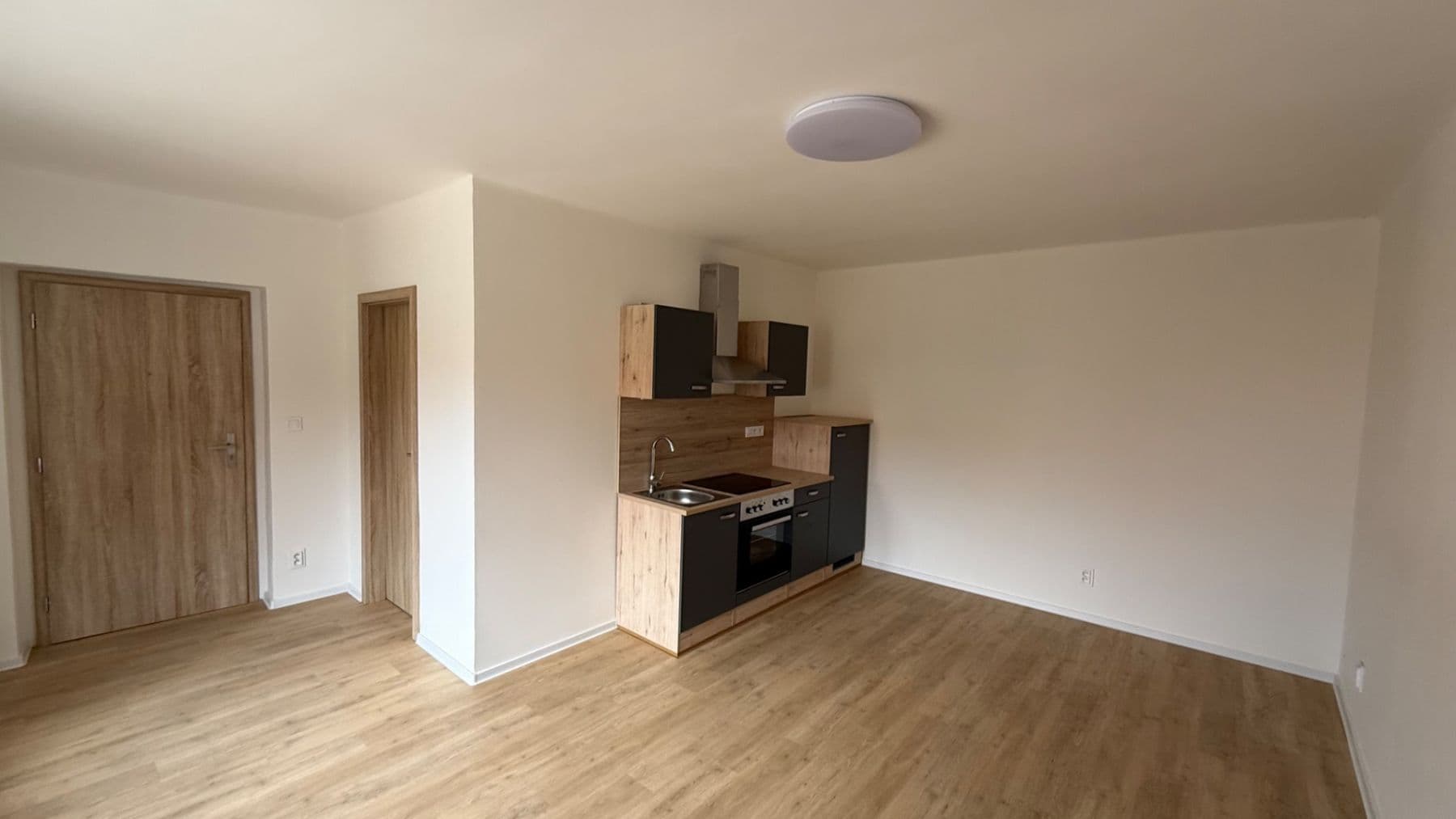 Studio flat to rent, 28 m², Ořech, Středočeský Region Studio flat to rent, 28 m², Ořech, Středočeský Region