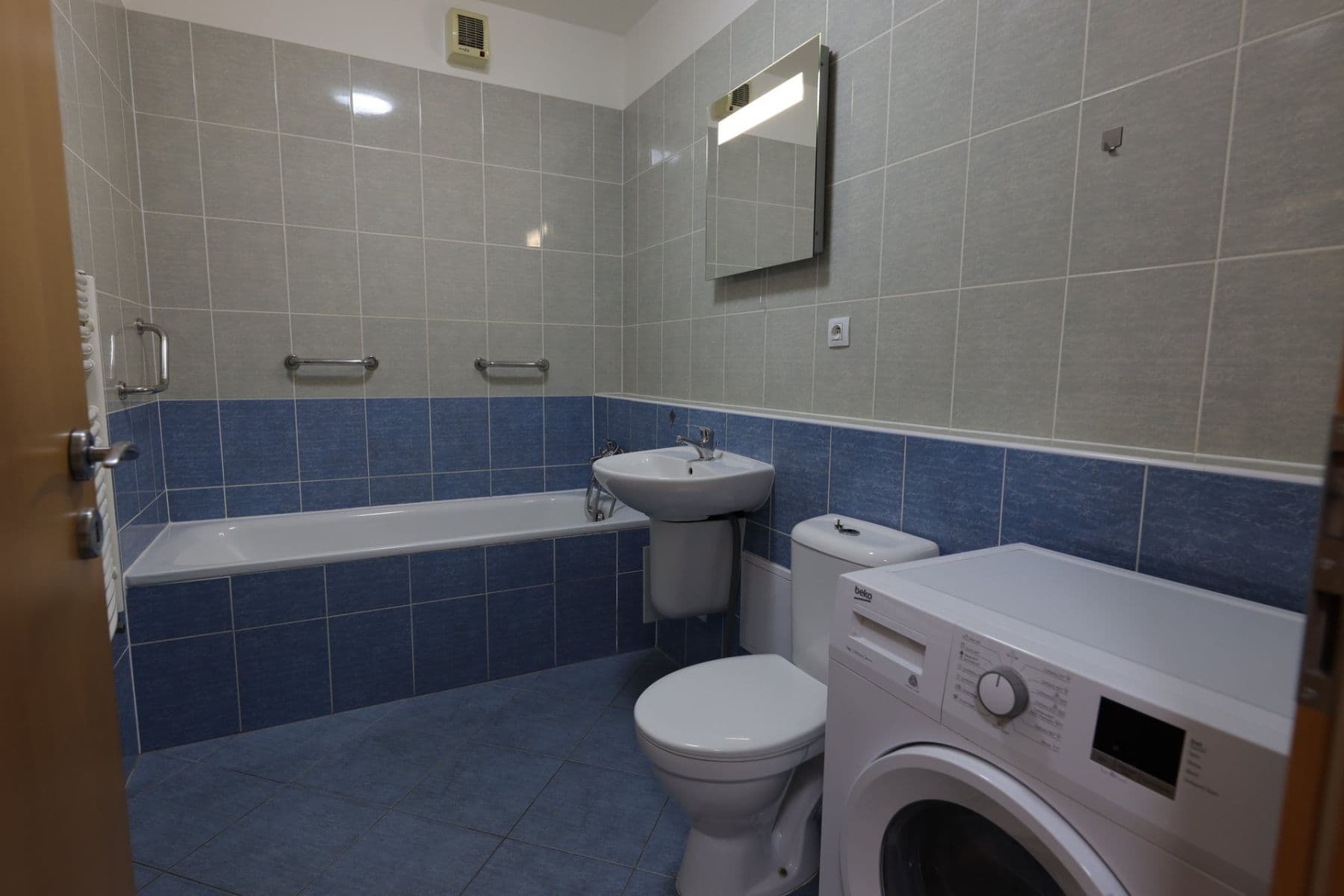1 bedroom with open-plan kitchen flat to rent, 49 m², Pod Harfou, Prague, Prague 1 bedroom with open-plan kitchen flat to rent, 49 m², Pod Harfou, Prague, Prague