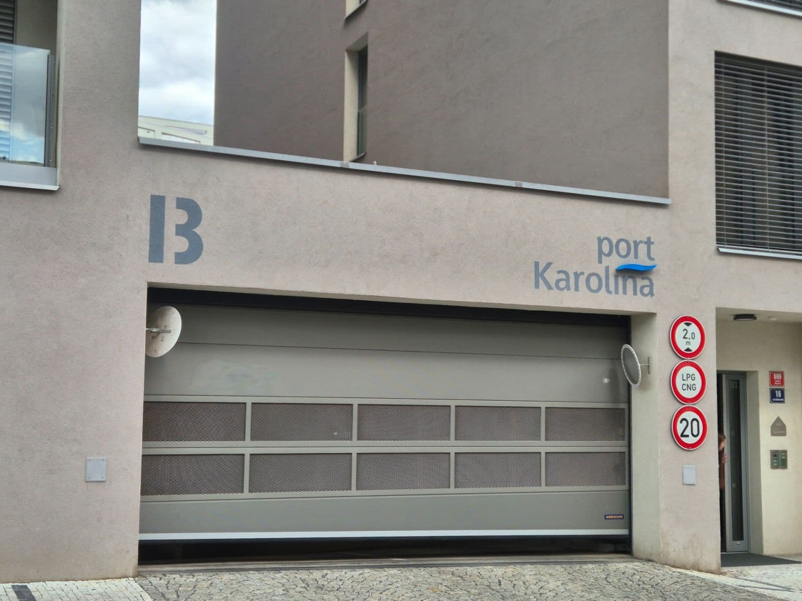 garage to rent, 18 m², U Mlýnského kanálu, Prague, Prague garage to rent, 18 m², U Mlýnského kanálu, Prague, Prague