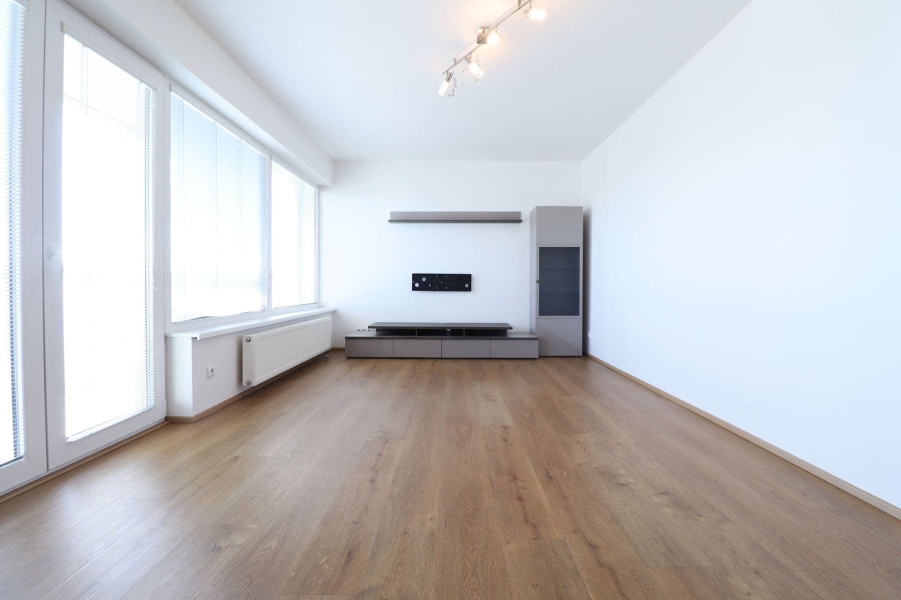 2 bedroom with open-plan kitchen flat to rent, 82 m², V dolině, Prague, Prague 2 bedroom with open-plan kitchen flat to rent, 82 m², V dolině, Prague, Prague