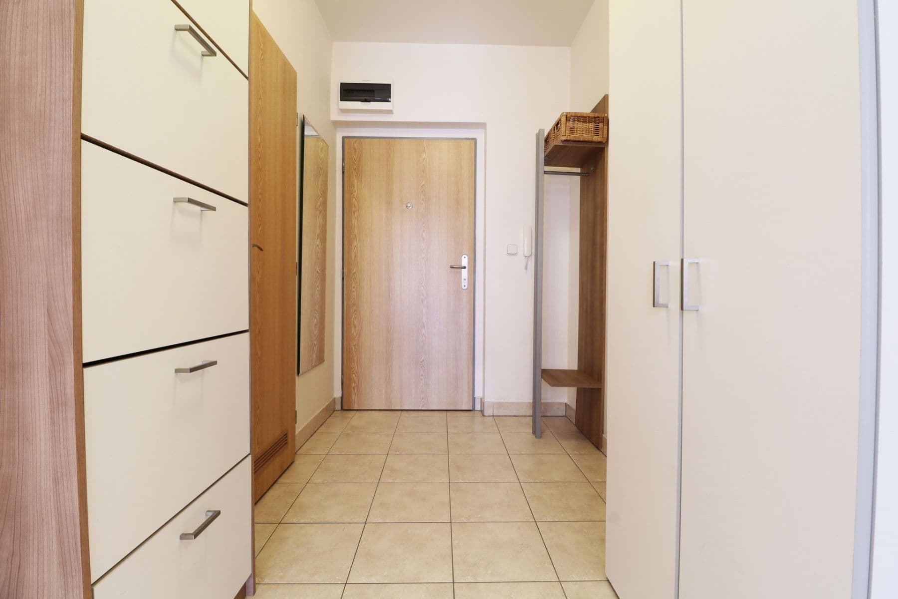 2 bedroom with open-plan kitchen flat to rent, 82 m², V dolině, Prague, Prague 2 bedroom with open-plan kitchen flat to rent, 82 m², V dolině, Prague, Prague