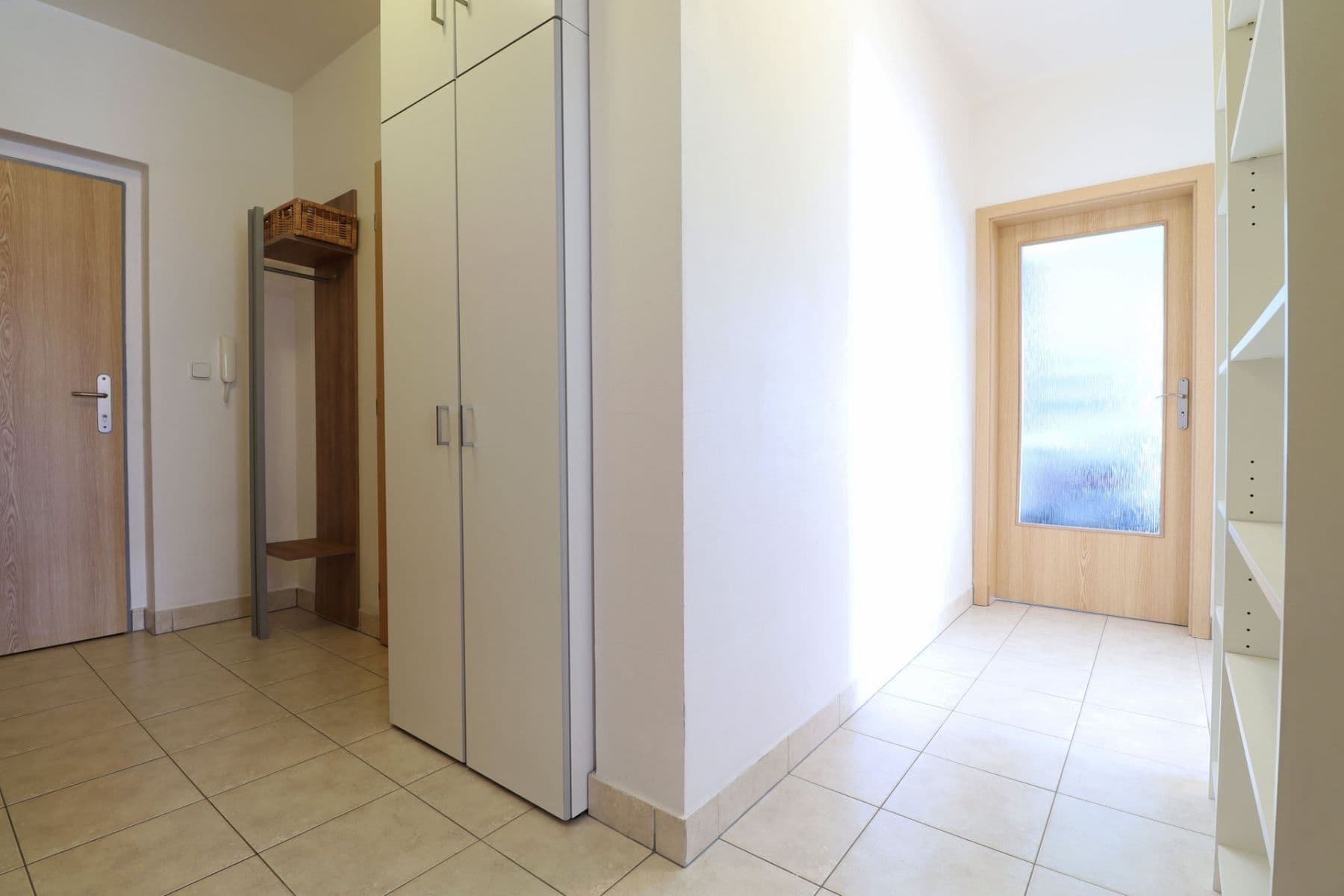 2 bedroom with open-plan kitchen flat to rent, 82 m², V dolině, Prague, Prague 2 bedroom with open-plan kitchen flat to rent, 82 m², V dolině, Prague, Prague