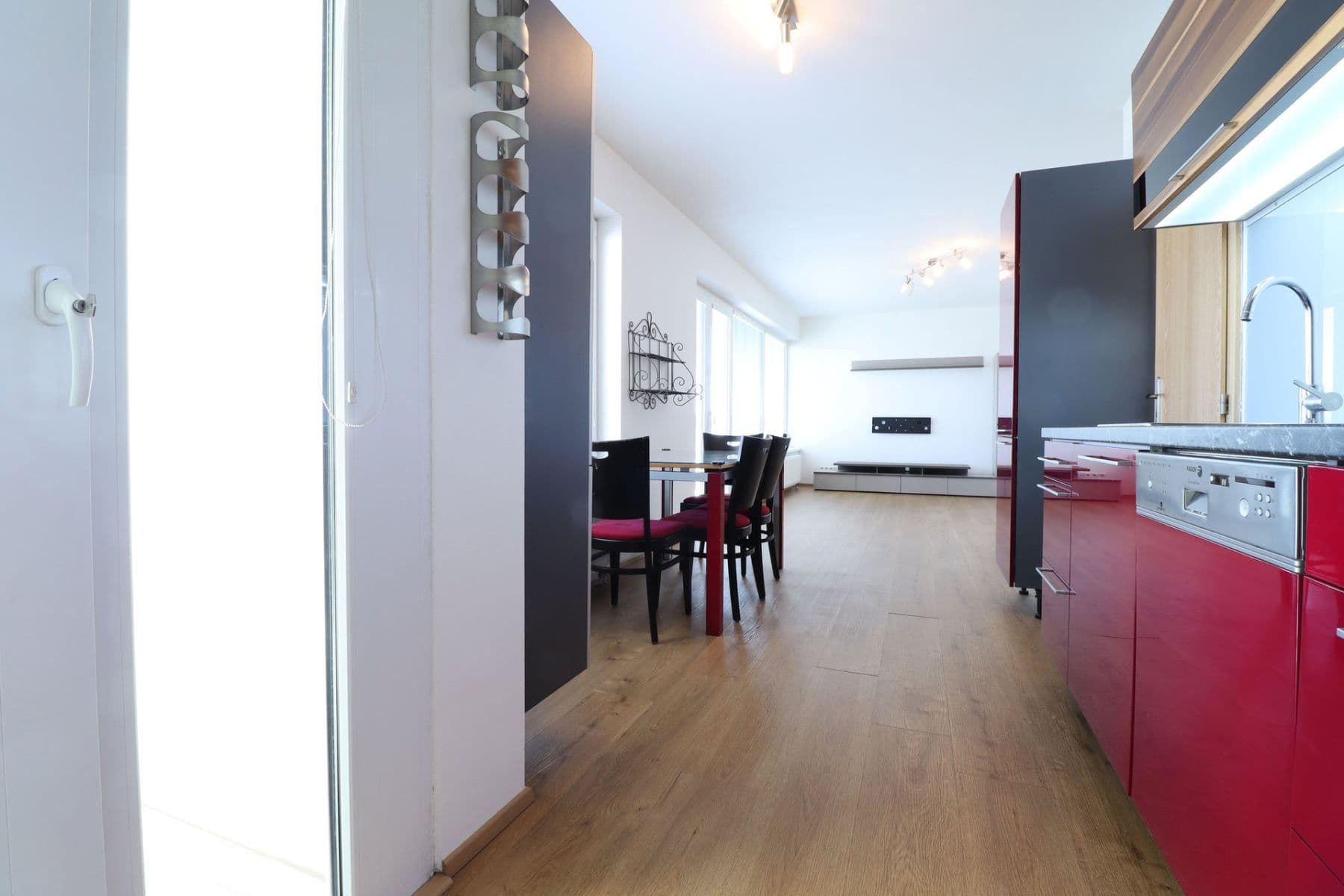 2 bedroom with open-plan kitchen flat to rent, 82 m², V dolině, Prague, Prague 2 bedroom with open-plan kitchen flat to rent, 82 m², V dolině, Prague, Prague