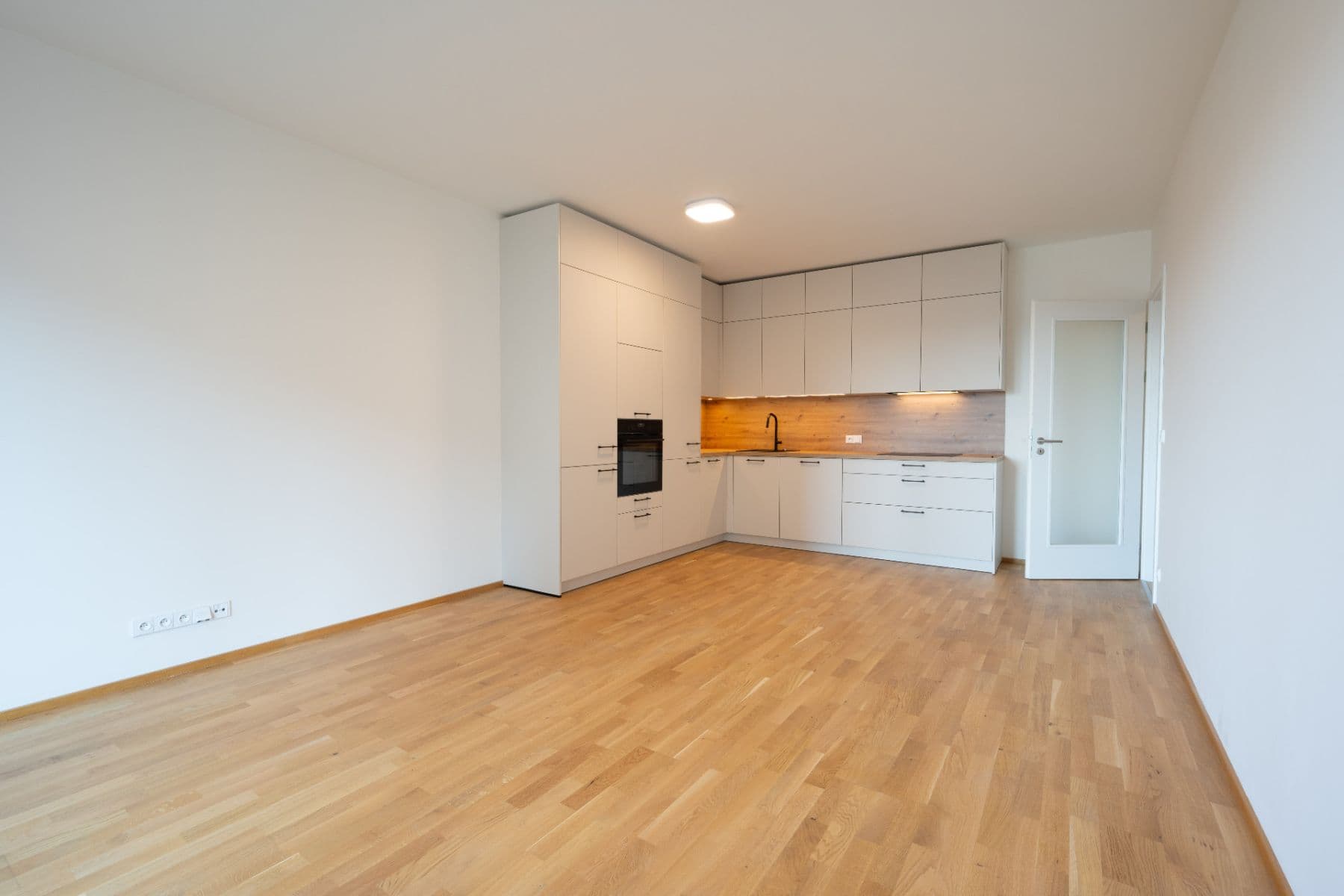 1 bedroom with open-plan kitchen flat to rent, 54 m², Fafkových, Prague, Prague 1 bedroom with open-plan kitchen flat to rent, 54 m², Fafkových, Prague, Prague