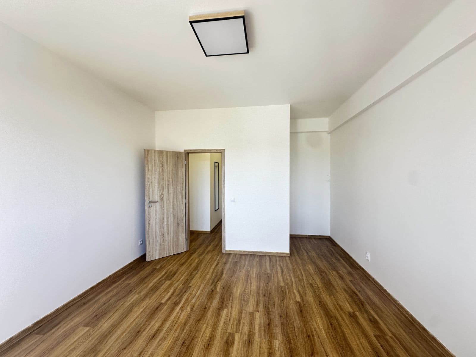 1 bedroom with open-plan kitchen flat to rent, 50 m², Jeseniova, Prague, Prague 1 bedroom with open-plan kitchen flat to rent, 50 m², Jeseniova, Prague, Prague