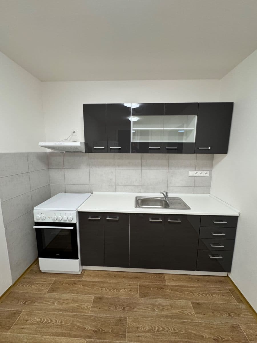 3 bedroom flat to rent, 73 m², Pod Strání, Prague, Prague 3 bedroom flat to rent, 73 m², Pod Strání, Prague, Prague