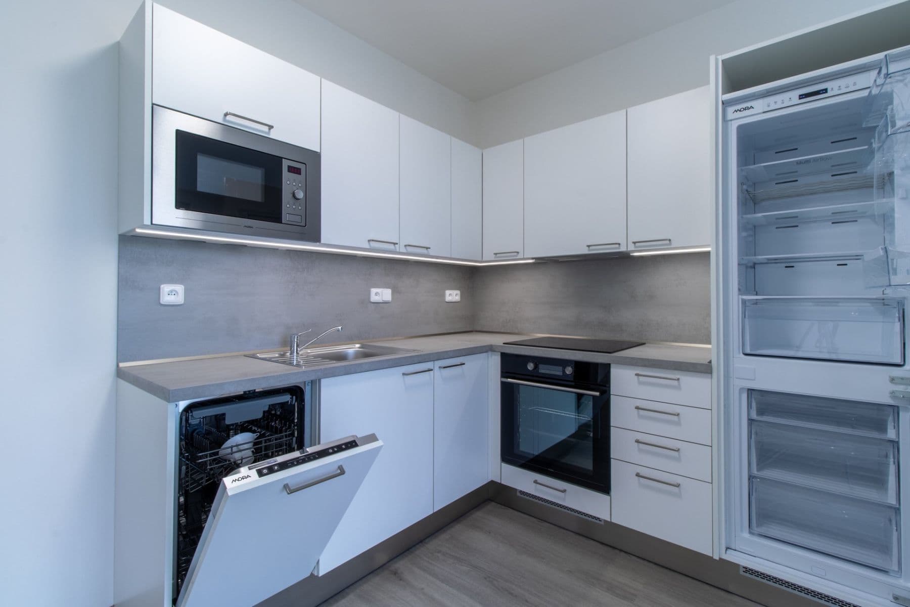 1 bedroom with open-plan kitchen flat to rent, 45 m², Pod Harfou, Prague, Prague 1 bedroom with open-plan kitchen flat to rent, 45 m², Pod Harfou, Prague, Prague