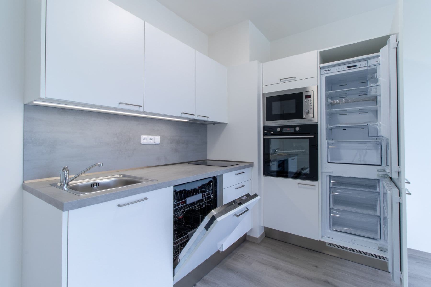 1 bedroom with open-plan kitchen flat to rent, 44 m², Pod Harfou, Prague, Prague 1 bedroom with open-plan kitchen flat to rent, 44 m², Pod Harfou, Prague, Prague