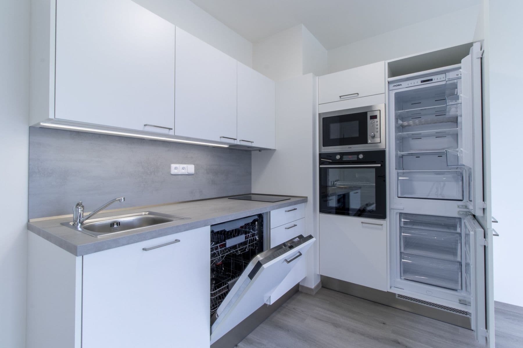 1 bedroom with open-plan kitchen flat to rent, 44 m², Pod Harfou, Prague, Prague 1 bedroom with open-plan kitchen flat to rent, 44 m², Pod Harfou, Prague, Prague