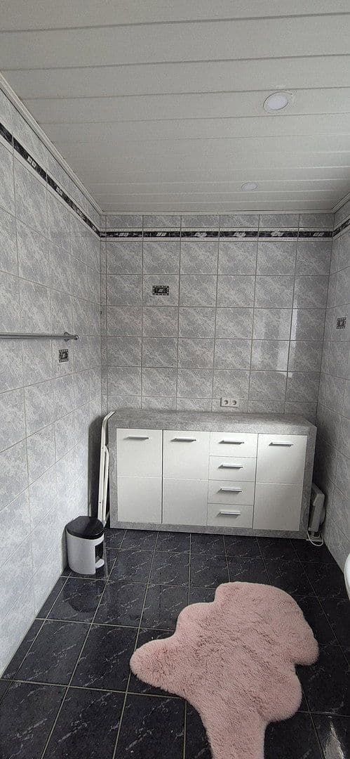 3 bedroom flat to rent, 110 m², Eudenbacherstr 134, Königswinter, North Rhine-Westphalia 3 bedroom flat to rent, 110 m², Eudenbacherstr 134, Königswinter, North Rhine-Westphalia