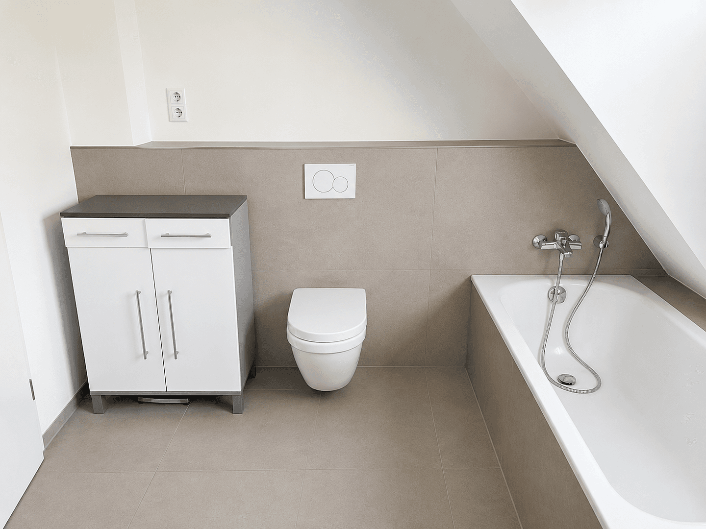 3 bedroom with open-plan kitchen flat to rent, 99 m², Richard Dehmel Straße 11, Hattingen, North Rhine-Westphalia 3 bedroom with open-plan kitchen flat to rent, 99 m², Richard Dehmel Straße 11, Hattingen, North Rhine-Westphalia