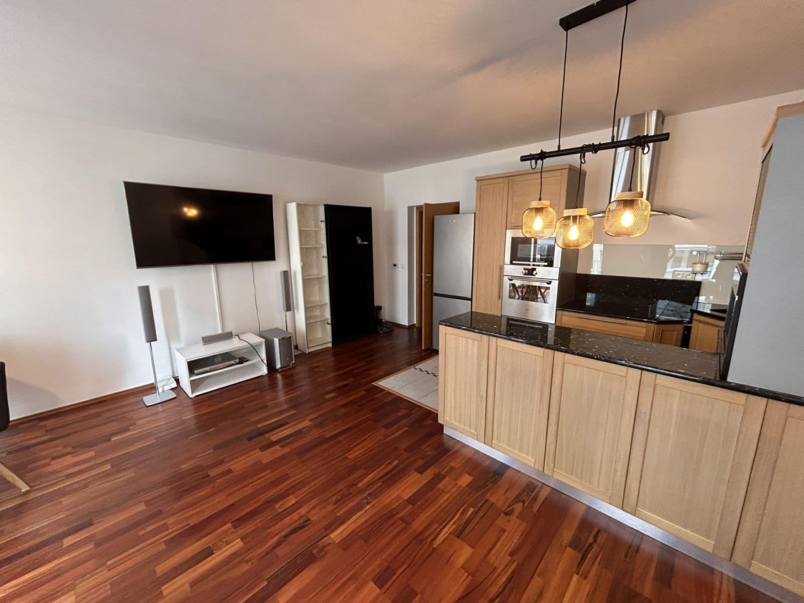 1 bedroom with open-plan kitchen flat to rent, 62 m², Jeseniova, Prague, Prague 1 bedroom with open-plan kitchen flat to rent, 62 m², Jeseniova, Prague, Prague