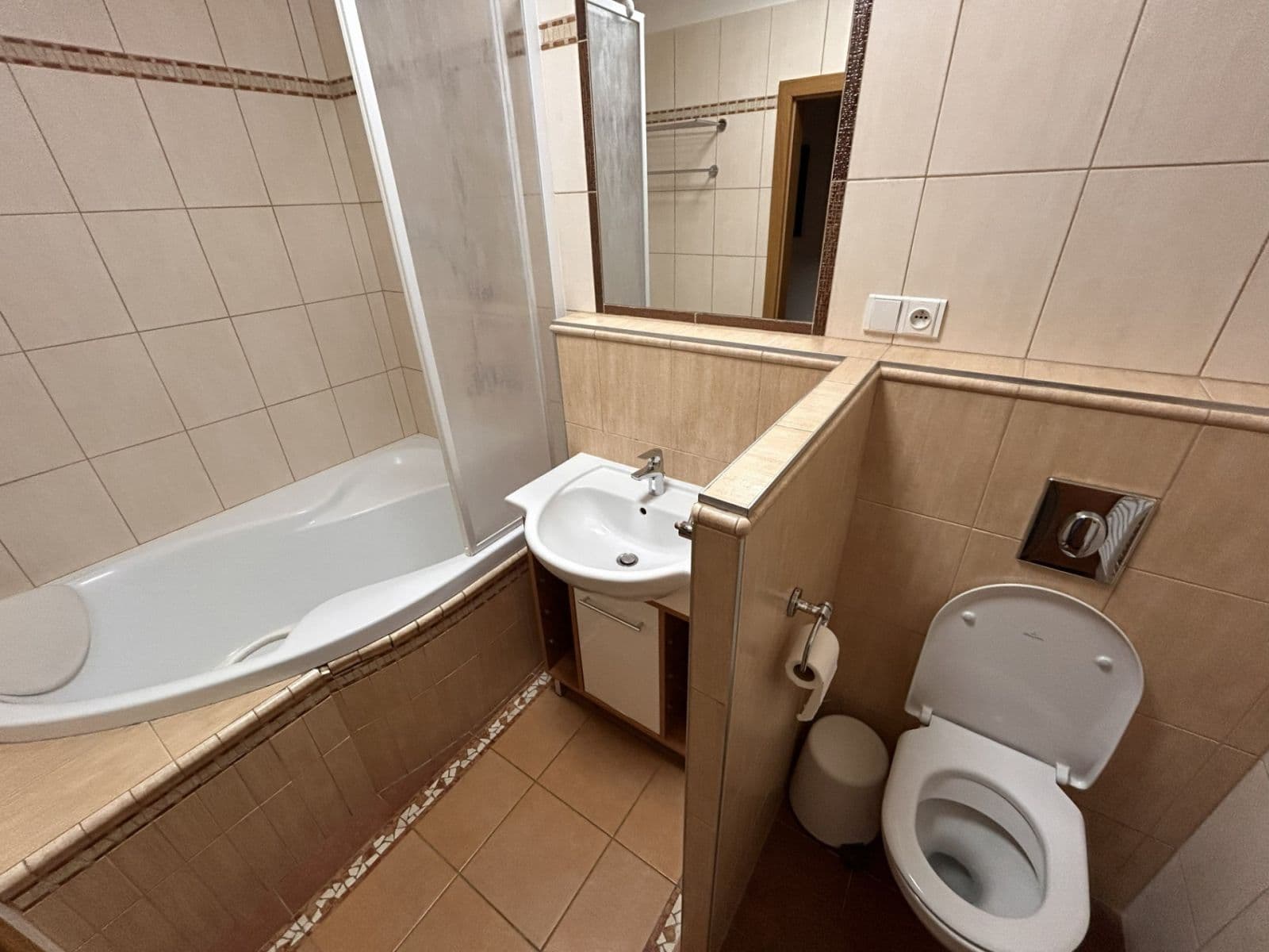1 bedroom with open-plan kitchen flat to rent, 62 m², Jeseniova, Prague, Prague 1 bedroom with open-plan kitchen flat to rent, 62 m², Jeseniova, Prague, Prague