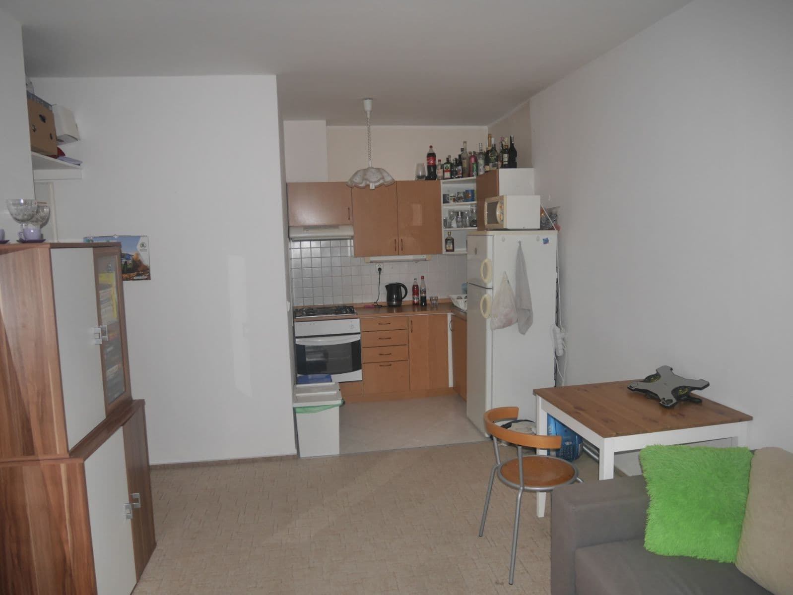 1 bedroom with open-plan kitchen flat to rent, 43 m², Pelušková, Prague, Prague 1 bedroom with open-plan kitchen flat to rent, 43 m², Pelušková, Prague, Prague