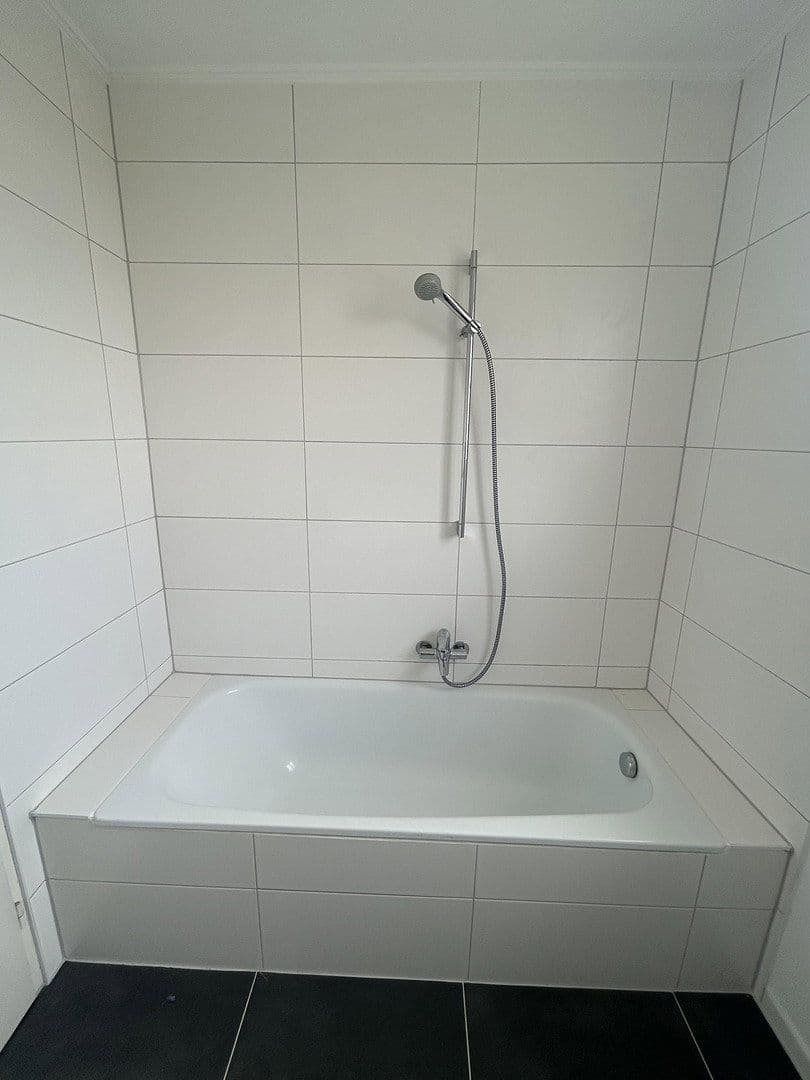 3 bedroom with open-plan kitchen flat to rent, 110 m², Offenbach, Hesse 3 bedroom with open-plan kitchen flat to rent, 110 m², Offenbach, Hesse