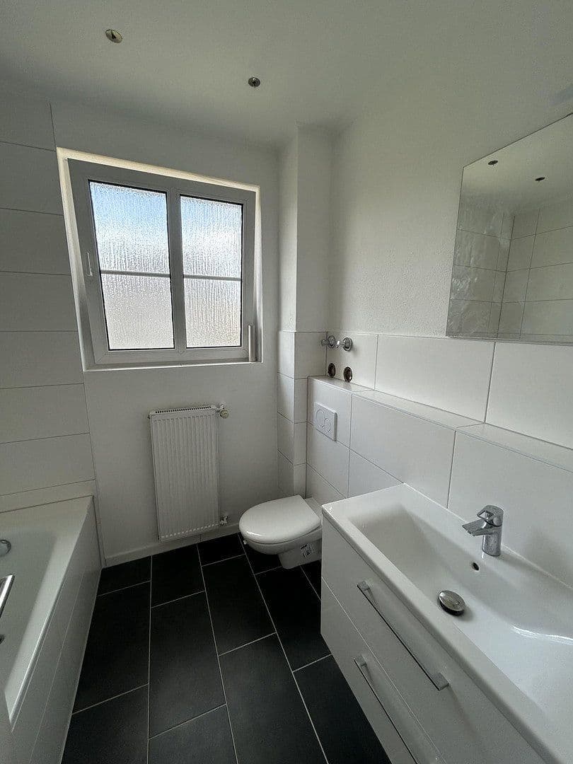 3 bedroom with open-plan kitchen flat to rent, 110 m², Offenbach, Hesse 3 bedroom with open-plan kitchen flat to rent, 110 m², Offenbach, Hesse