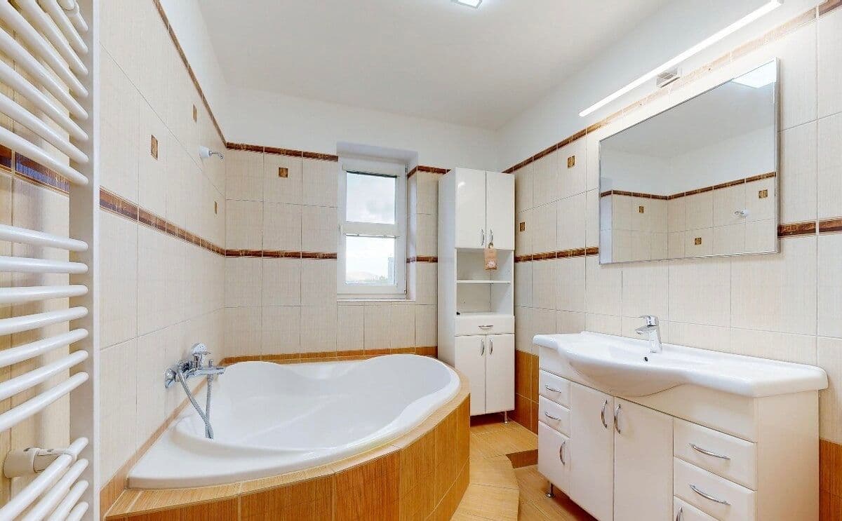 3 bedroom flat to rent, 105 m², Šlikova, Prague, Prague 3 bedroom flat to rent, 105 m², Šlikova, Prague, Prague